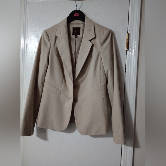The Limited Collection ClassiBeige Blazer Size 4 Fully Lined Like New Condition - Picture 3 of 6